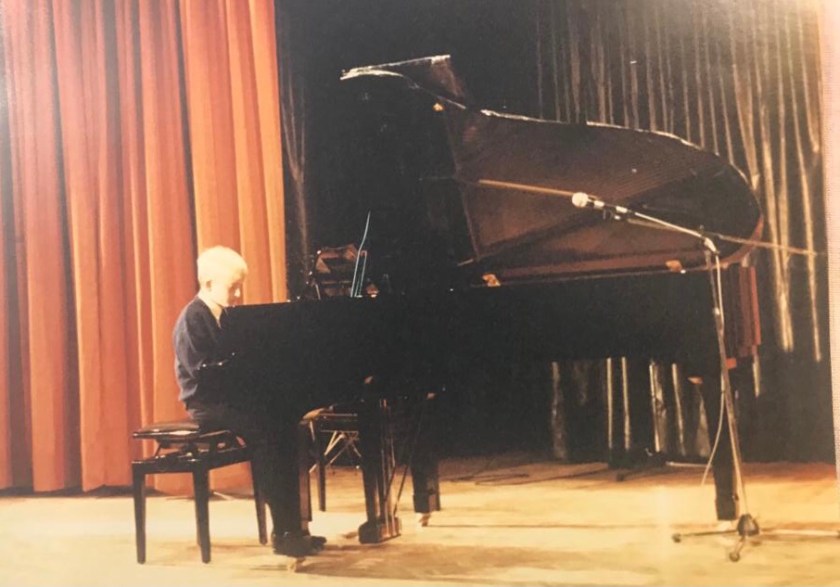 Contratar Manuel López "Manu Pianist" pianista mano izquierda