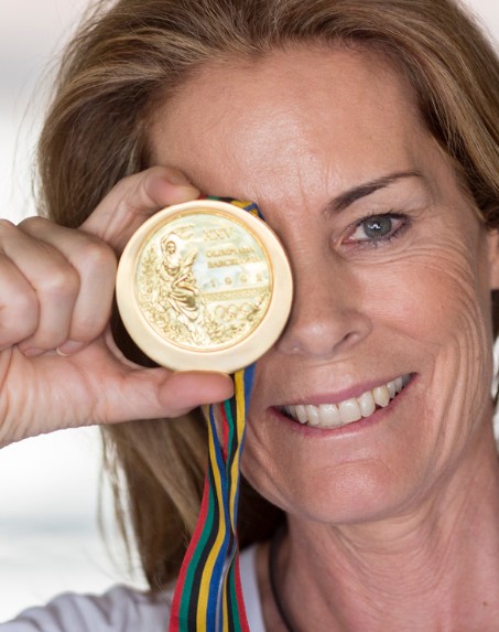 contratar conferencia theresa zabell